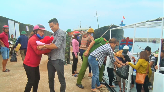 Thêm[-]3[-]hộ[-]dân[-]xung[-]phong[-]ra[-]sinh[-]sống[-]tại[-]đảo[-]tiền[-]tiêu